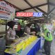Ratusan Warga Serbu Samsat Surabaya Selatan untuk Beras Murah Rp 55 Ribu per Sak