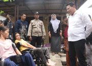 Bupati Sidoarjo Serahkan Dua Kursi Roda untuk Warga Difabel