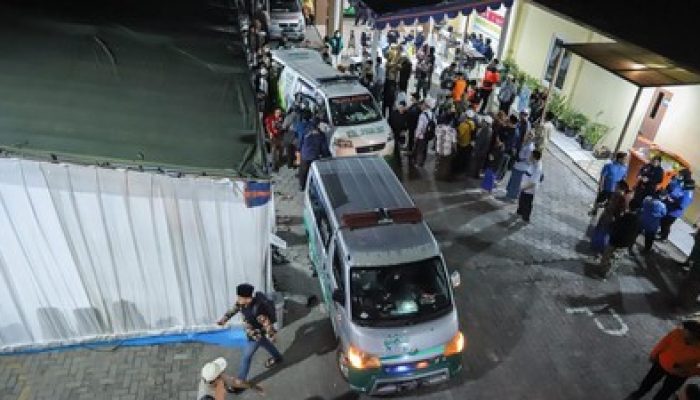 Alumni dan Anak Kiai Ponpes Al Khoziny Tawarkan Badal Umrah untuk Korban Ambruk