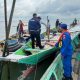 Cegah Konflik Antar Nelayan Satpolairud Polres Gresik Bongkar Dua Rumpon di Perairan Utara