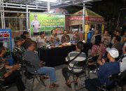 Dekatkan dengan Masyarakat, Kapolres Tanjung Perak Gelar Cangkrukan dan Bagikan 300 Kunci Ganda