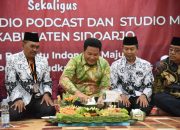 Bupati H. Subandi Resmikan Podcast dan Studio Mini Milik PGRI Sidoarjo