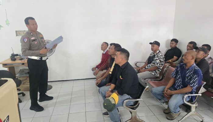 Satpas SIM Colombo Surabaya Memberikan Bimbingan Ke Masyarakat