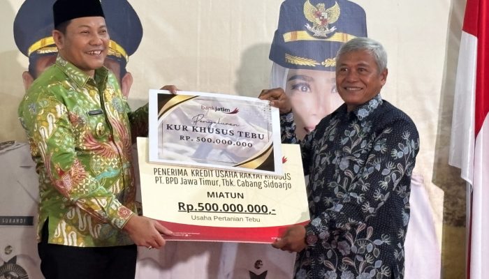 Bupati Sidoarjo Kukuhkan Kelompok Tani,  Serahkan Bantuan Alsintan dan Salurkan Kredit Usaha Rakyat