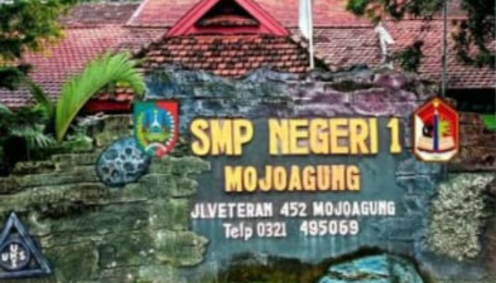 Suka Cita awal Masuk Sekolah , Anak Didik SMP Negeri 1 Mojoagung Sambut Gembira.