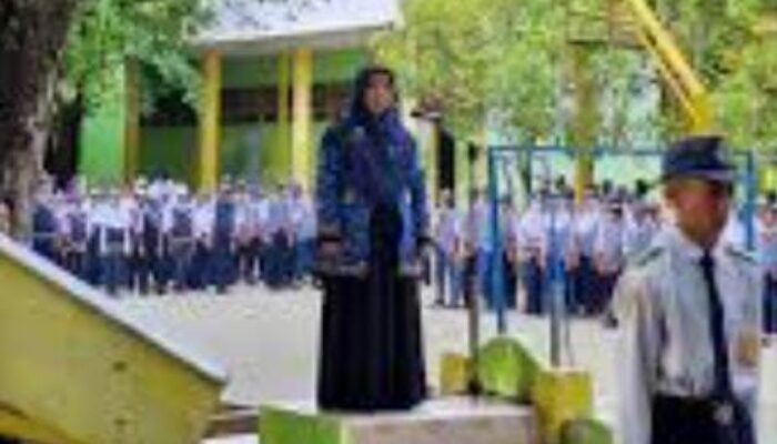 Awal Masuk Sekolah Siswa – Siswi SMP Negeri Tiga Pare Laksanakan Upacara Dengan Khidmad