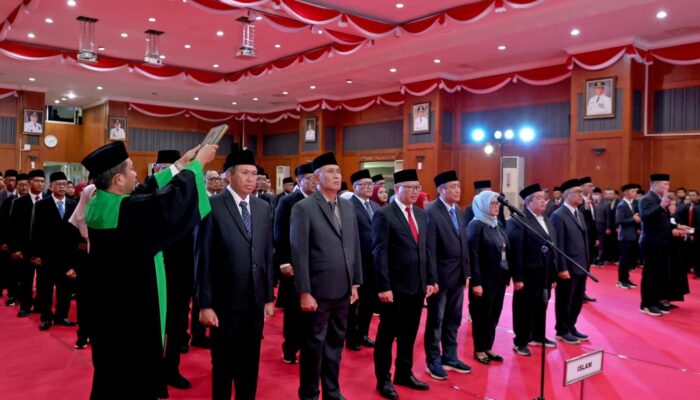 PEMKOT SURABAYA LANTIK 69 PEJABAT: TARGETKAN REFORMASI BIROKRASI BERBASIS “RAPOR PUBLIK”