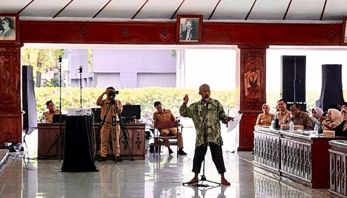 Penuntutan Keterbukaan Informasi: Warga Desa Kemiri Ajak Pemerintah Kabupaten Bojonegoro Periksa Kualitas Proyek Jalan Rigid Beton