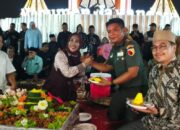 Meriah, Ribuan Warga Sidoarjo Ikuti Makan Bareng Wabup Mimik Idayana di Monumen Jayandaru Alun-alun