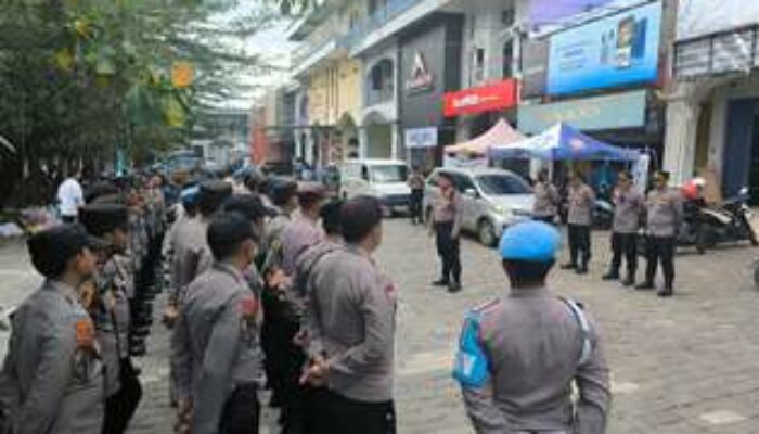 Polres Sumenep Amankan Aksi Unjuk Rasa HIMPASS Di Kantor Dinsos Dan Bank Mandiri