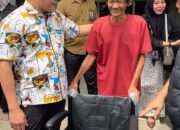 Bupati Subandi Serahkan Kursi Roda Dan Pastikan Jaminan Kesehatan