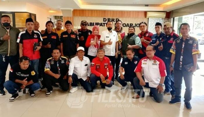 Perwakilan 13 LSM dan Ormas saat di Gedung DPRD Sidoarjo