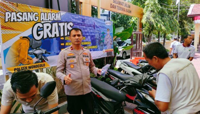 Pasang Alarm Gratis di Polsek Wonocolo Sepuluh Pendaftar Pertama Diberi Bonus Buah Durian