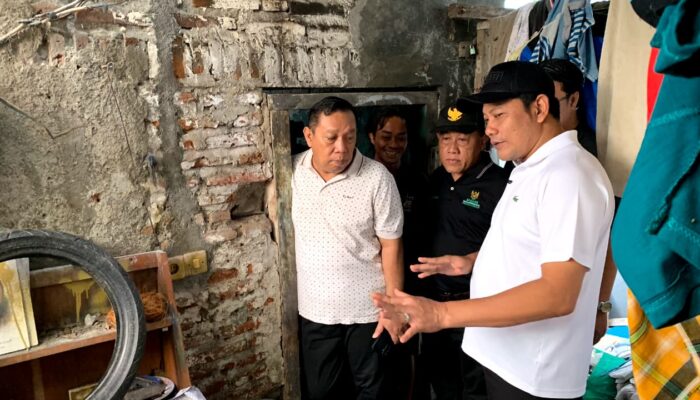 Bupati Sidoarjo Serahkan Bantuan Kursi Roda dan Rencanakan Perbaikan Tiga Rumah Warga di Kecamatan Gedangan