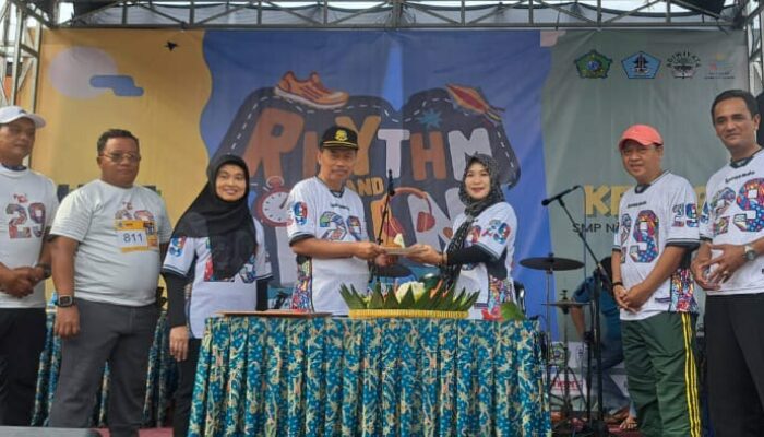 Kepala Dinas Dikbud Sidoarjo Apresiasi ‘Rhythm and Run’ SMP Negeri 6 Sidoarjo