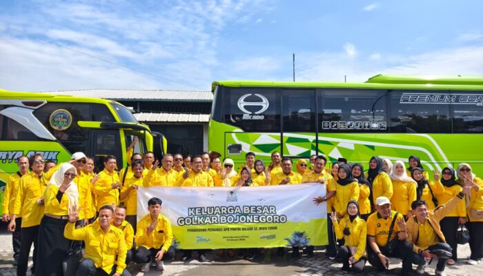 Dua Bus Kader Golkar Bojonegoro Bertolak ke Surabaya Ikuti Pengukuhan Pengurus Harian