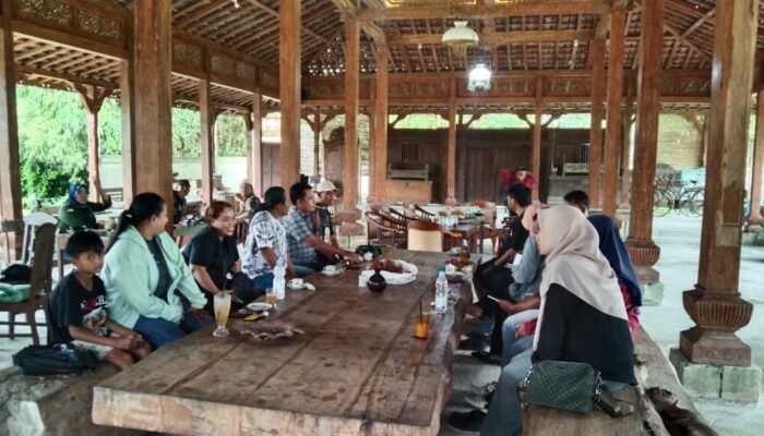 Matangkan Persiapan Pelantikan, AWPI Bojonegoro Gelar Rapat Pemantapan dan Bagi Seragam