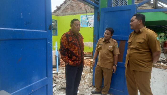Atap Kelas 9 B, Di SMPN 1 Gedangan Ambruk Dimakan Rayap, DPRD Sidoarjo Dorong Dikbud Evaluasi Semua Sekolah Rawan Roboh Yang Ada Di Kabupaten Sidoarjo