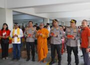 Kapolrestabes Surabaya Dampingi Kapolda Jatim Tinjau Perayaan Imlek Di Vihara, Pastikan Aman Dan Kondusif