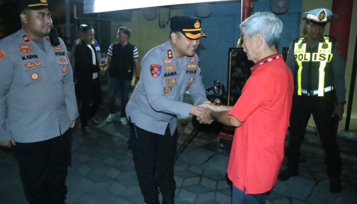 Pastikan Imlek Kondusif, Kapolres Gresik Tinjau Pengamanan Di Klenteng Kim Hin Kiong