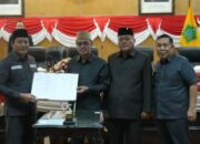 Didalam Pelaksanaan Adanya Sidang Paripurna DPRD Sidoarjo Setuju Raperda UKS Untuk Madrasah bersama Pesantren
