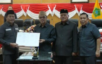 Didalam Pelaksanaan Adanya Sidang Paripurna DPRD Sidoarjo Setuju Raperda UKS Untuk Madrasah bersama Pesantren