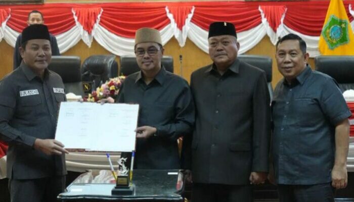 Didalam Pelaksanaan Adanya Sidang Paripurna DPRD Sidoarjo Setuju Raperda UKS Untuk Madrasah bersama Pesantren