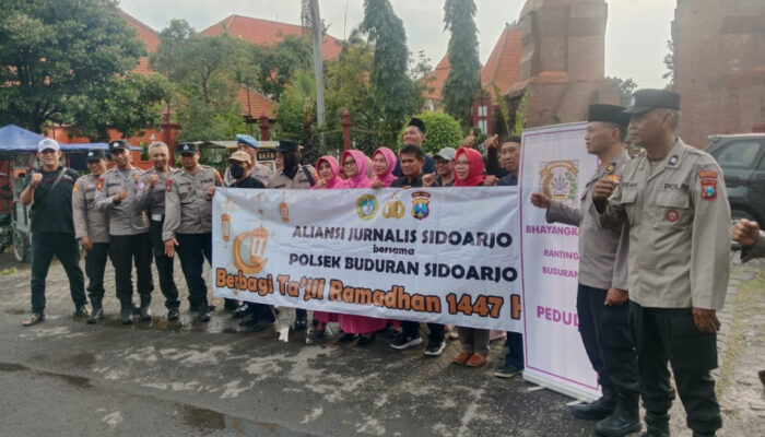 AJS dan Polsek Buduran Sidoarjo Tebar Kebaikan, Bagikan Ratusan Takjil di Depan Museum Mpu Tantular