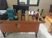 Polrestabes Surabaya Amankan Ratusan Liter Miras Ilegal di Lakarsantri
