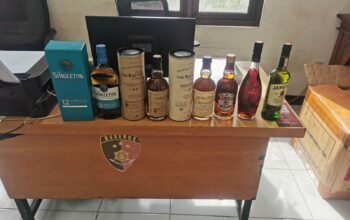 Polrestabes Surabaya Amankan Ratusan Liter Miras Ilegal di Lakarsantri