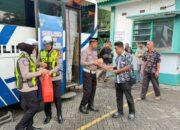 Sambil Menunggu Berbuka, Warga Gresik Antusias Urus SIM Di Masjid Agung