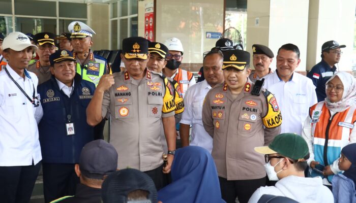Kapolda Jatim Cek Pos Terpadu dan Pos Pam di Surabaya Pastikan Layanan Mudik Berjalan Optimal