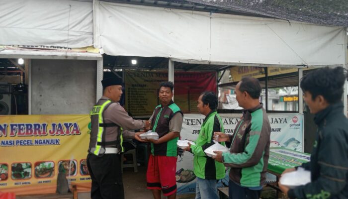 Berbagi di Bulan Ramadhan, Satlantas Bangkalan dan Ojol Perkuat Sinergi Ciptakan Kamselticarlantas