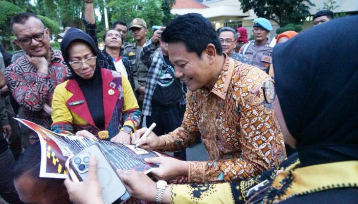 Temui Aksi Mahasiswa, Bupati Sidoarjo Sampaikan Sejumlah Program