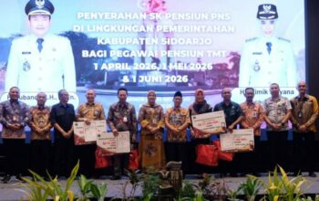 141 PNS Kabupaten Sidoarjo Terima SK Purna Tugas