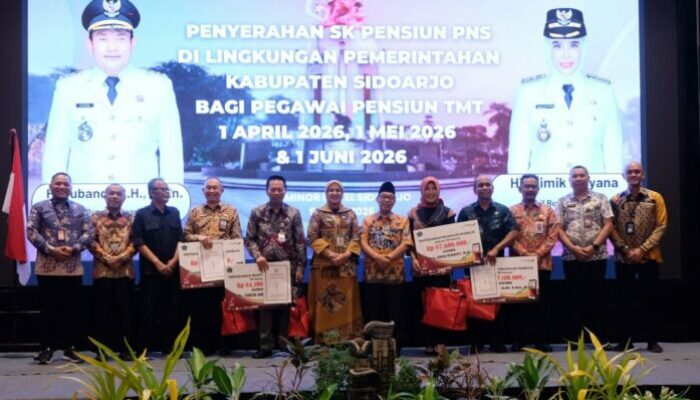 141 PNS Kabupaten Sidoarjo Terima SK Purna Tugas