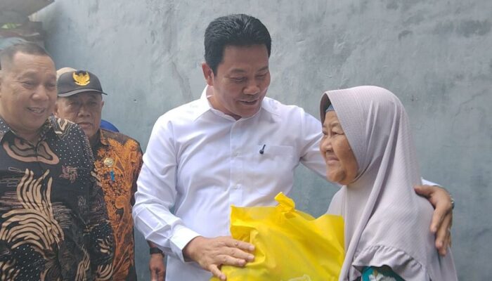 Tinjau RTLH di Kureksari, Bupati Subandi Pastikan Perbaikan Rumah dan Salurkan Bantuan Kursi Roda
