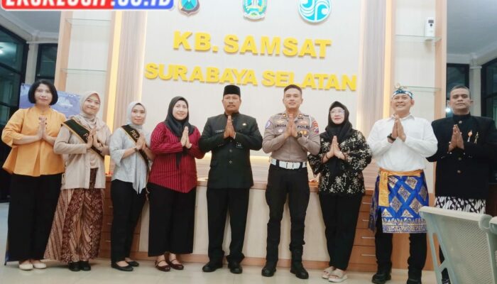 Peringati Hari Kartini, Samsat Surabaya Selatan Beri Apresiasi Cokelat dan Sembako bagi Wajib Pajak