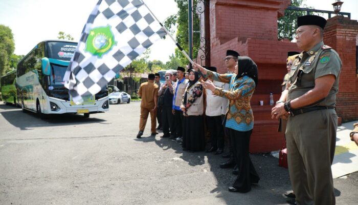 1.239 CJH Sidoarjo Diberangkatkan dalam Dua Tahap, Wabup Mimik Idayana Lepas Kloter 55 dan 56