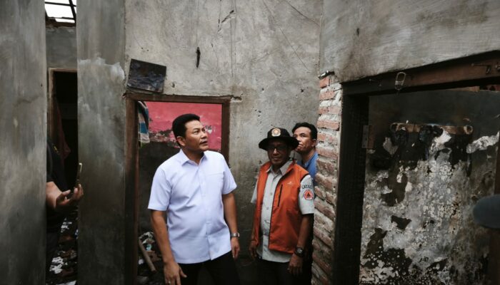 Bupati Subandi Tinjau Rumah Korban Kebakaran di Grinting, Pastikan Segera Dibangun Kembali
