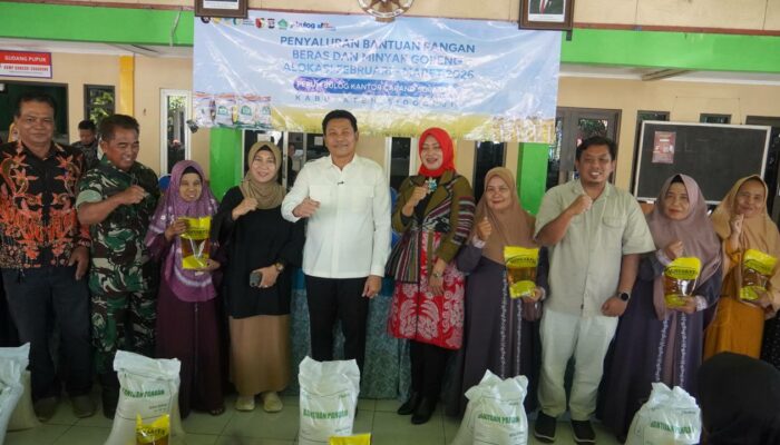 Bupati Subandi Salurkan Bantuan Pangan untuk 934 KPM di Sukodono, Warga Diminta Manfaatkan untuk Kebutuhan Keluarga