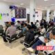 Sambil Mengurus SIM, Pemohon Colombo Surabaya Asyik Nobar Piala Dunia 2026