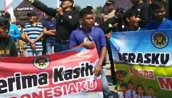 Ribuan Warga Blitar Gelar Aksi Damai Dukung Program Makan Bergizi Gratis