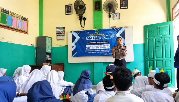 Cegah Kenakalan Remaja dan Bullying, Polsek Asemrowo Gelar Penyuluhan Edukatif di MTS Tarbiyatus Shibyan