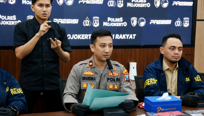 Polres Mojokerto Ungkap Kasus Penipuan Modus Uang Gaib, Dua Tersangka Diamankan di  Malang