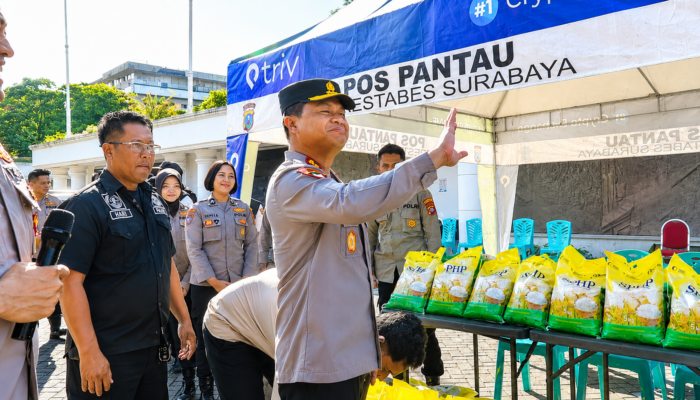 Polrestabes Surabaya Salurkan Paket Sembako untuk Warga di Hari Bhayangkara ke – 80