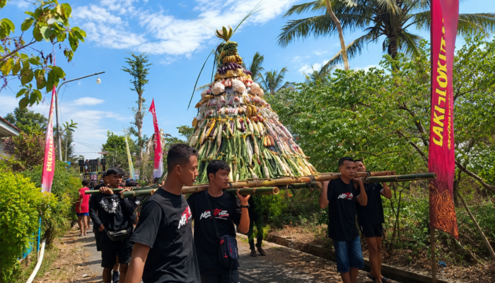 Lestarikan Tradisi Suro, Ribuan Warga Selokajang Blitar Gelar Kirab Budaya Sedekah Bumi