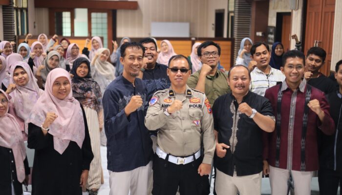 Tingkatkan Keselamatan Jalan, Satlantas Polres Gresik Edukasi Puluhan Guru Lewat Program “Polantas Menyapa”