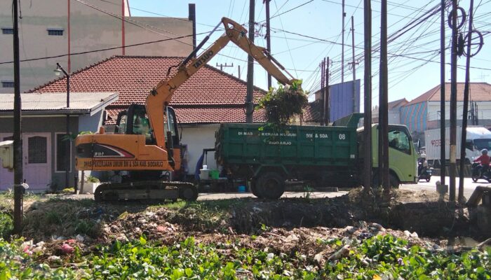 Manfaatkan Musim Kemarau, Pemkab Sidoarjo Gencar Normalisasi Sungai dan Bersihkan Puluhan Saluran Afvoer