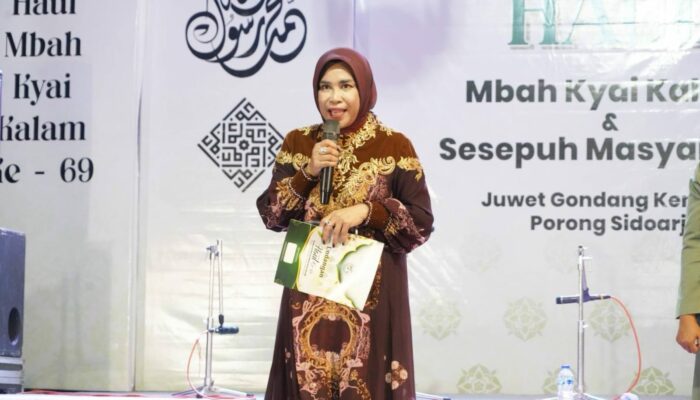 Dihadiri Ribuan Warga, Wabup Mimik Idayana Khusyuk Ikuti Haul ke-69 Mbah Kyai Kalam di Porong